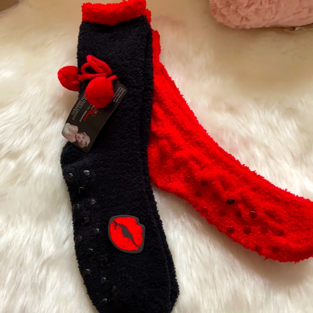 Marilyn Monroe 2 pair cozy sock with grippers